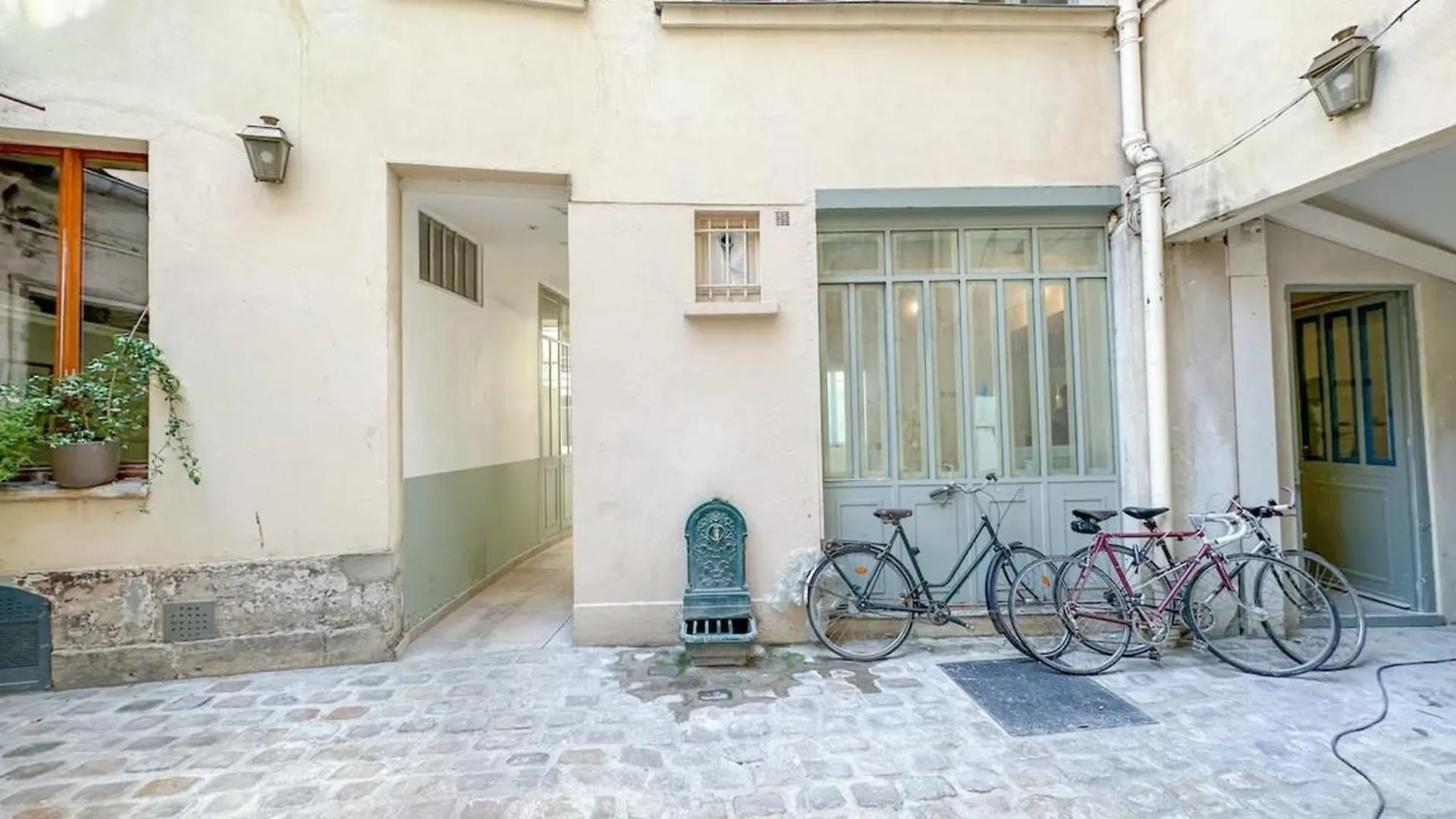 Flexliving - Studio - Charlot Paris France